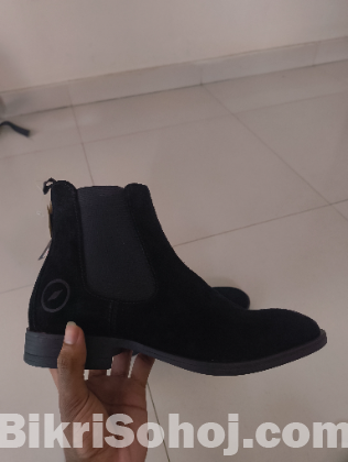 Maverick High Neck Chelsea Boots